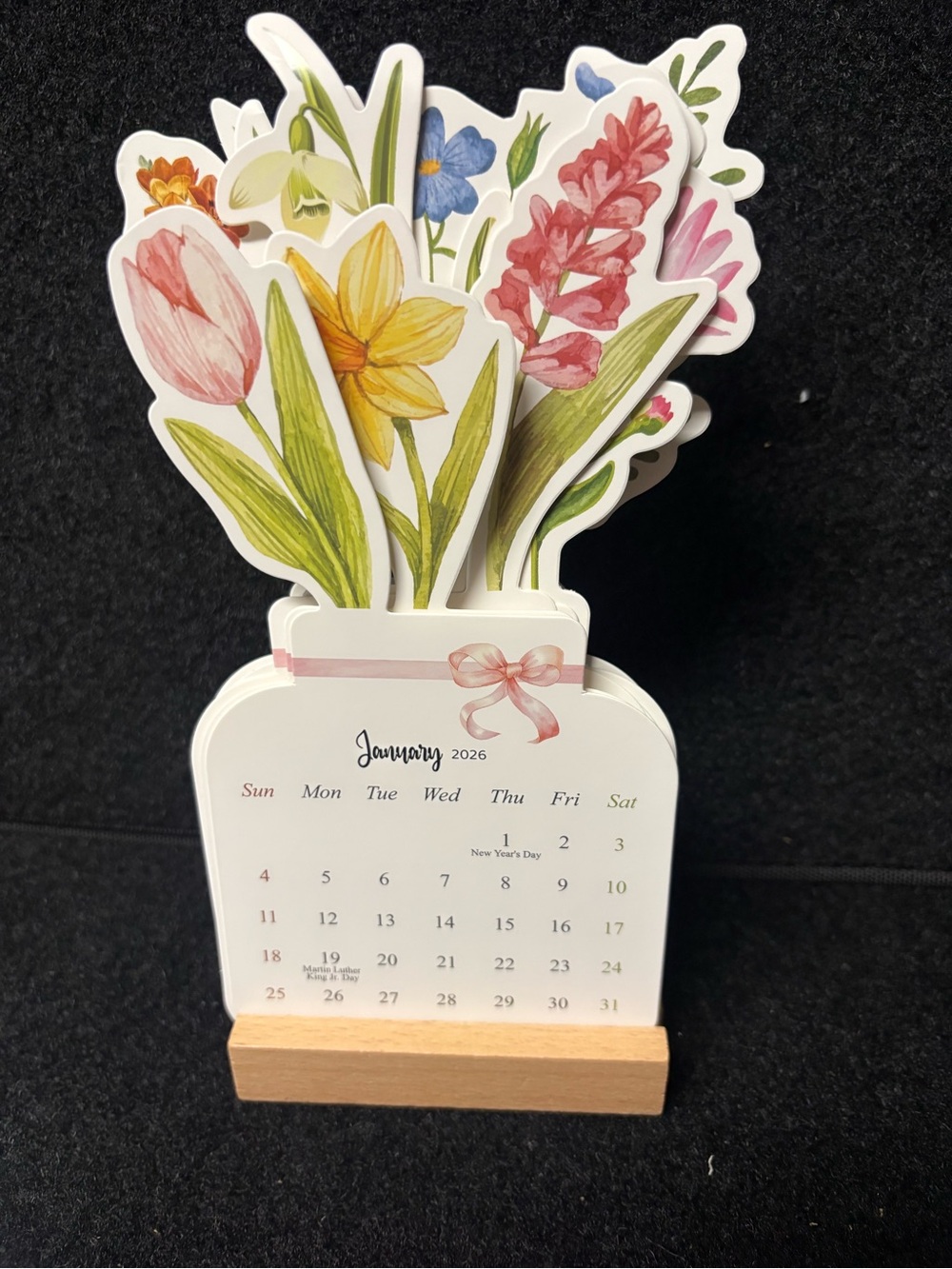 2026 Floral Desk Calendar w/ Wooden Stand – Pop Up Flower Bouquet Design